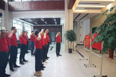 永遠(yuǎn)跟黨走，奮進(jìn)新征程